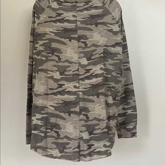 Grayson/Threads “Choose Love” Long-sleeved Top - Size XL - Picture 3 of 5